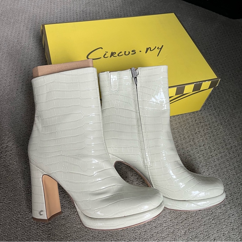 Circus by Sam Edelman Cream Ankle Boots - Picture 2 of 3